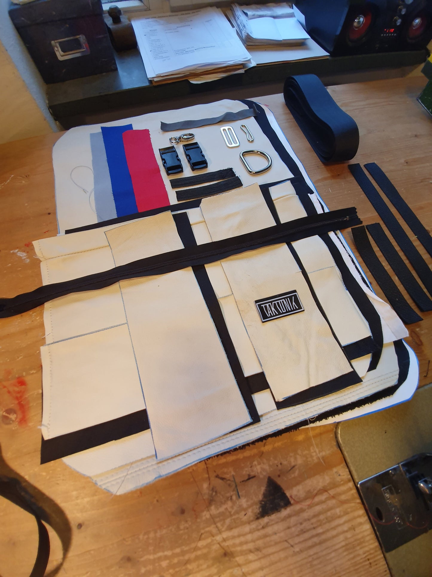 M-0084 Messenger Bag "BMW M3 Safety Car"