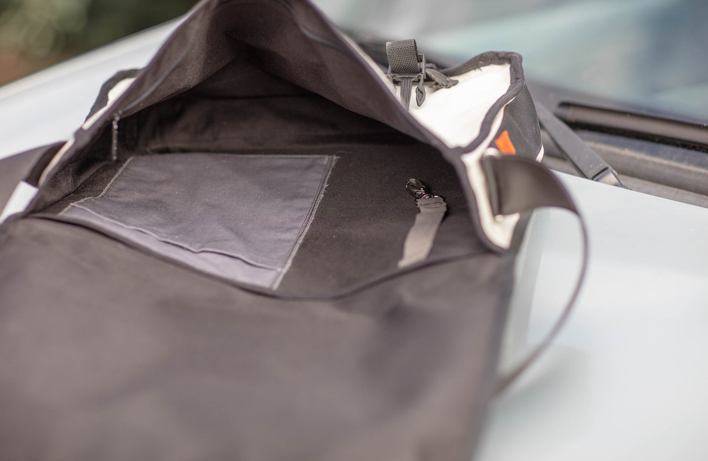 M-0084 Messenger Bag "BMW M3 Safety Car"