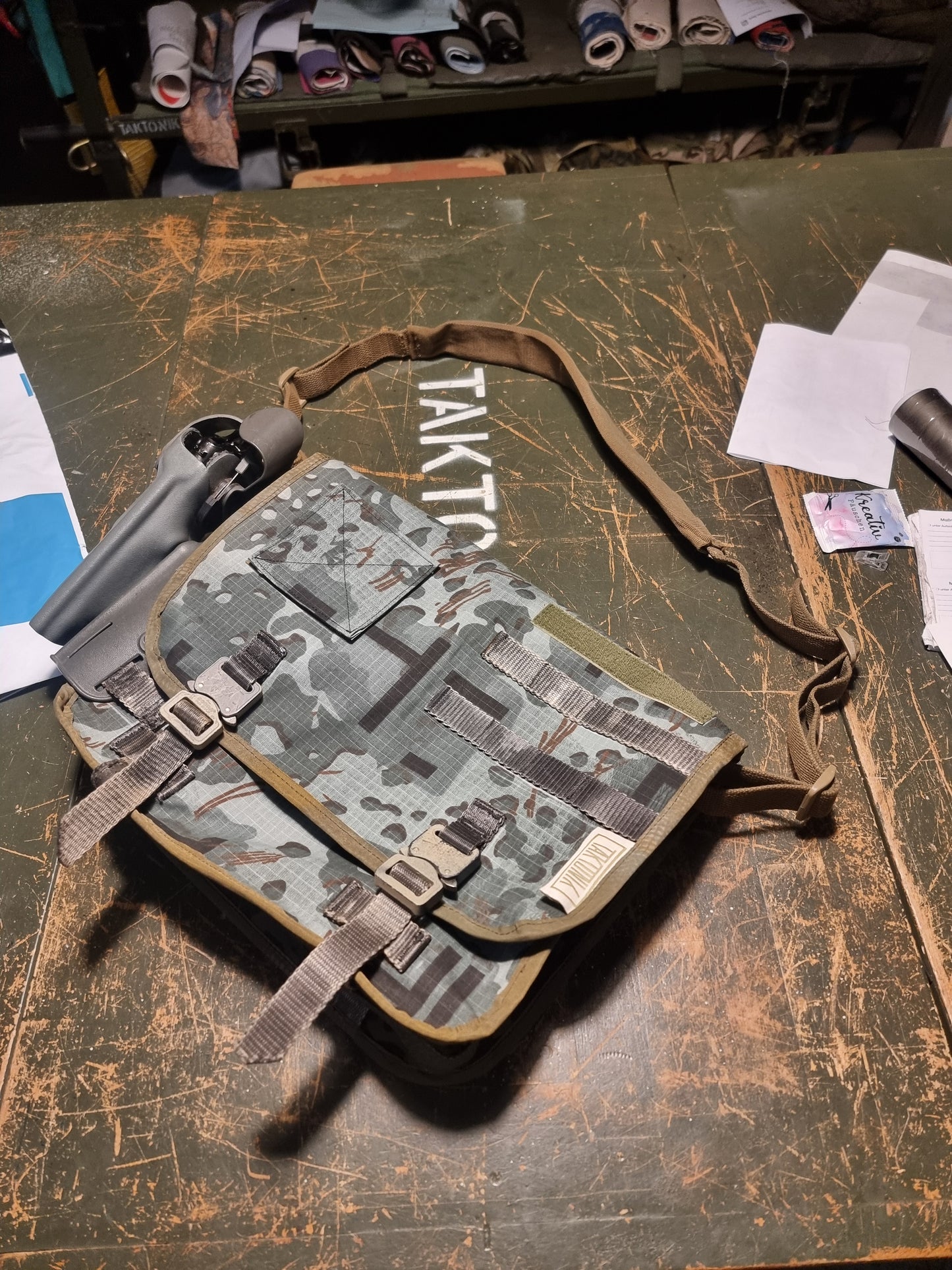 M-0169 Messenger Bag "Rick Flag" in Bravoflage