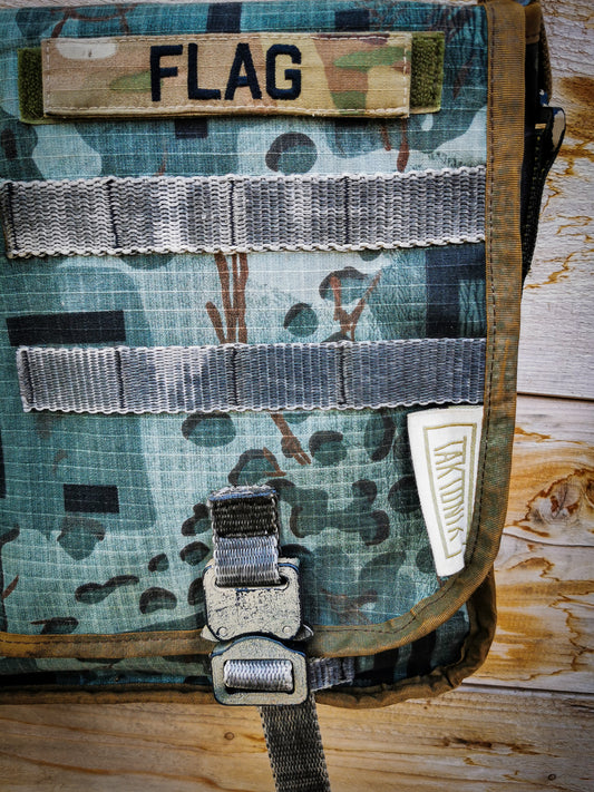 M-0169 Messenger Bag "Rick Flag" in Bravoflage