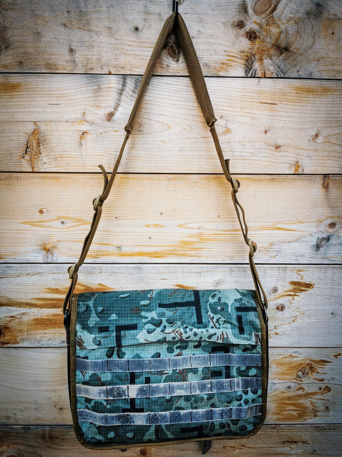 M-0169 Messenger Bag "Rick Flag" in Bravoflage