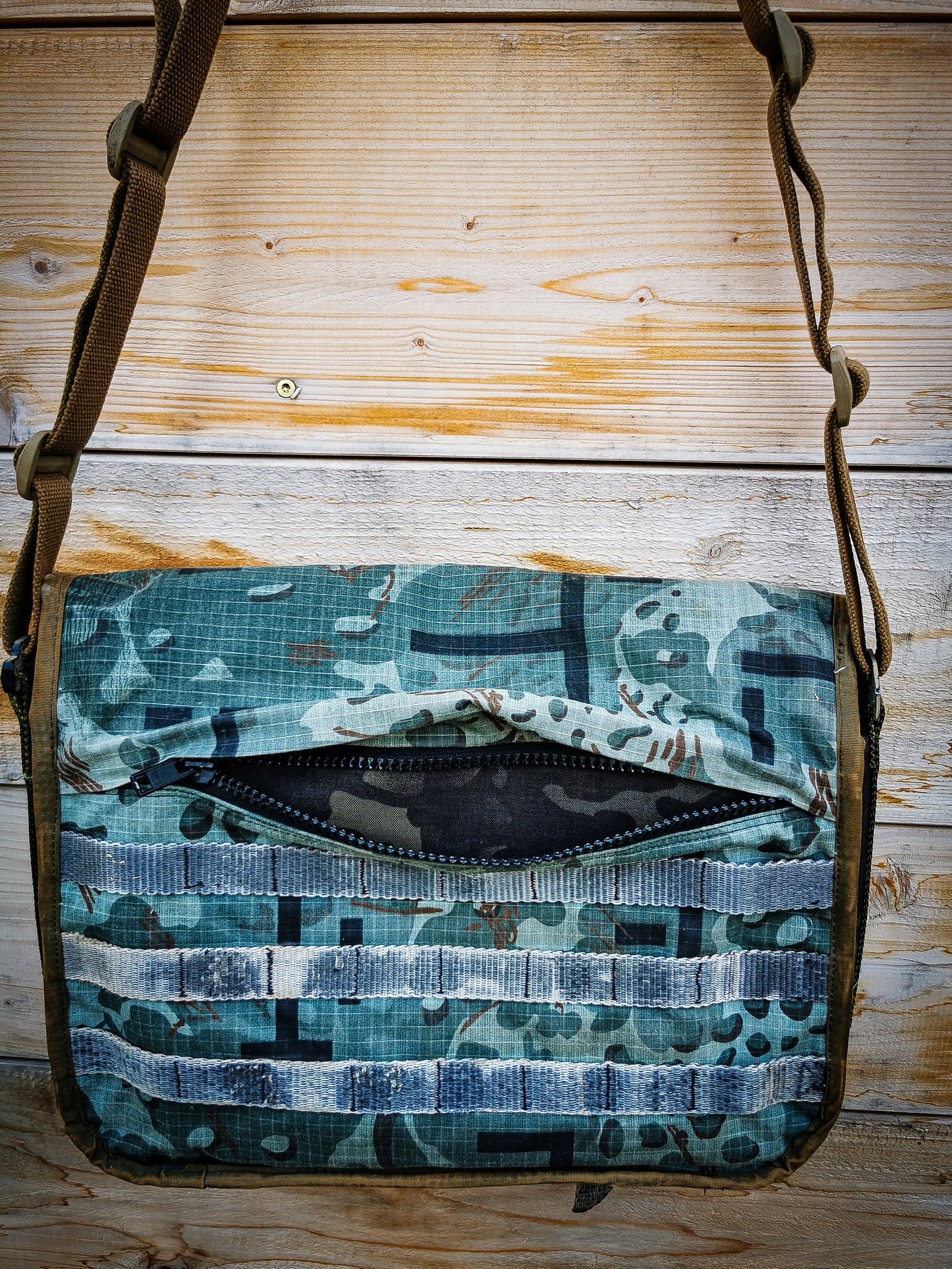 M-0169 Messenger Bag "Rick Flag" in Bravoflage