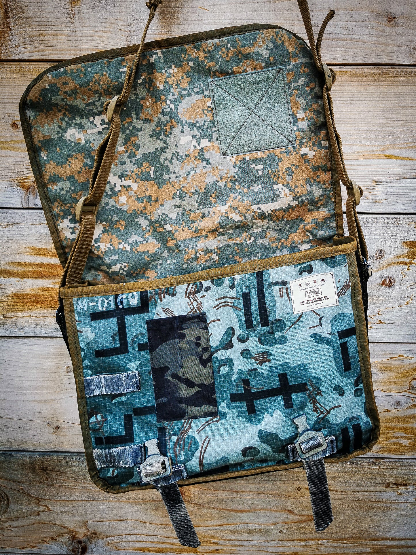 M-0169 Messenger Bag "Rick Flag" in Bravoflage