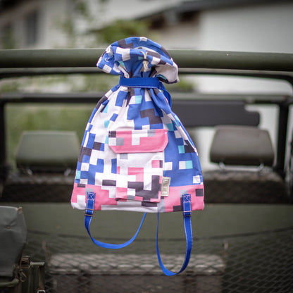 V-0111 Veshmeshok / Daypack in blue pixelated pattern