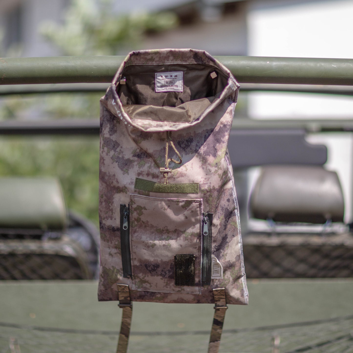 V-0135 Slim Veshmeshok / Daypack in A-TACS AU Arid Urban camouflage pattern