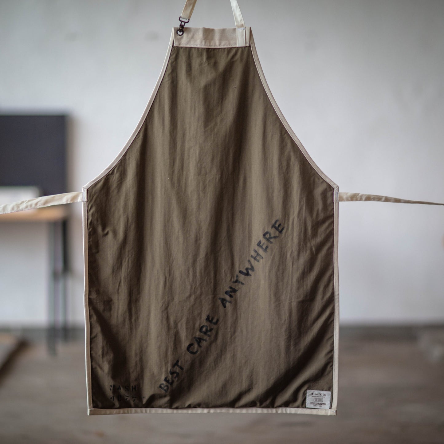 A-0030 Apron "M.A.S.H." II/II White Canvas